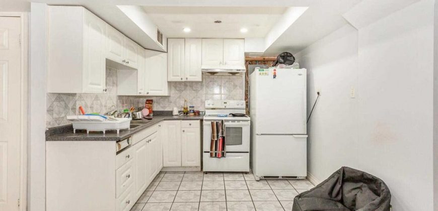 11 Rattlesnake Rd, Brampton, Ontario L6R1P8
