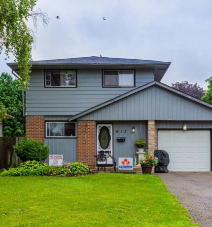 913 Carnaby Cres Oshawa, Ontario L1G2Y7
