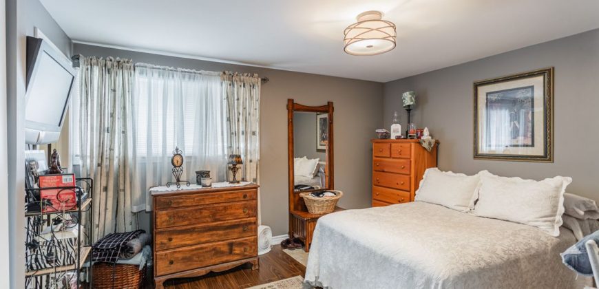 913 Carnaby Cres Oshawa, Ontario L1G2Y7