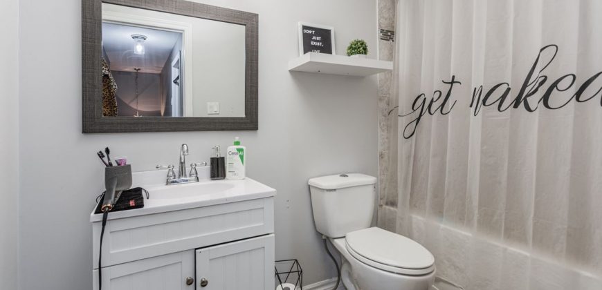 913 Carnaby Cres Oshawa, Ontario L1G2Y7