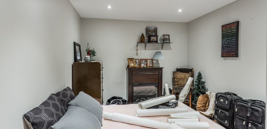 913 Carnaby Cres Oshawa, Ontario L1G2Y7